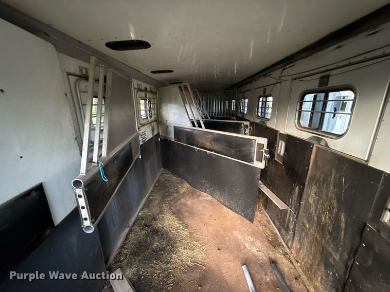 image for item EJ4555 2001 Sundowner horse trailer