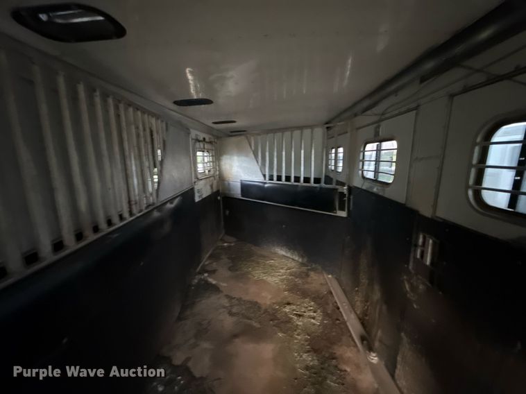 image for item EJ4555 2001 Sundowner horse trailer