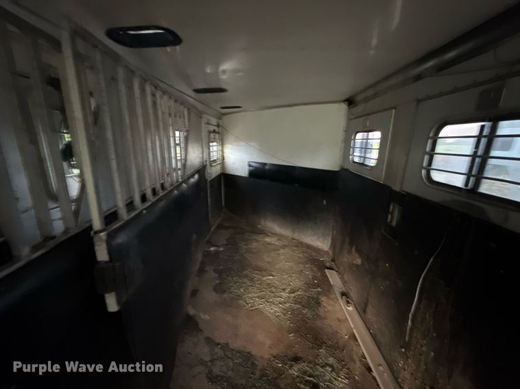 image for item EJ4555 2001 Sundowner horse trailer