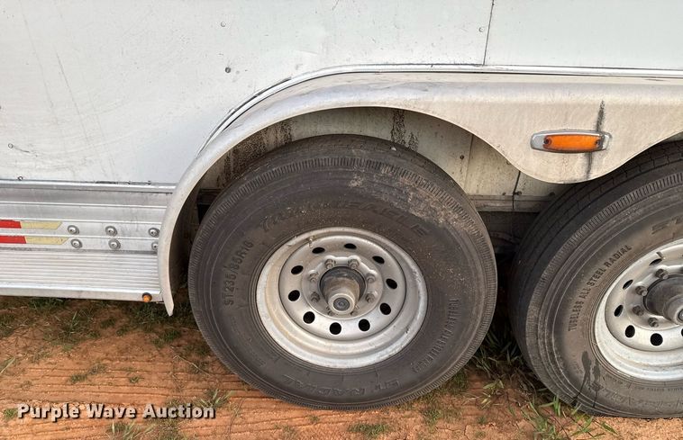 image for item EJ4555 2001 Sundowner horse trailer