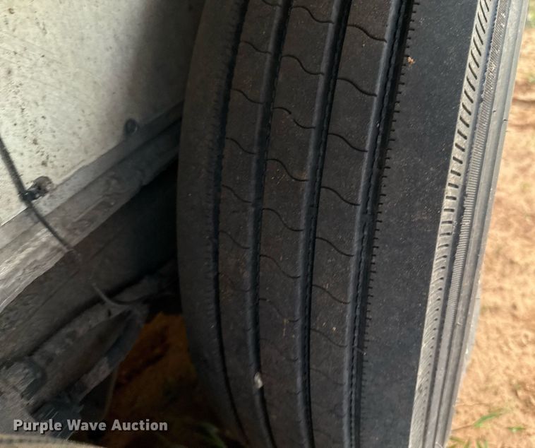 image for item EJ4555 2001 Sundowner horse trailer