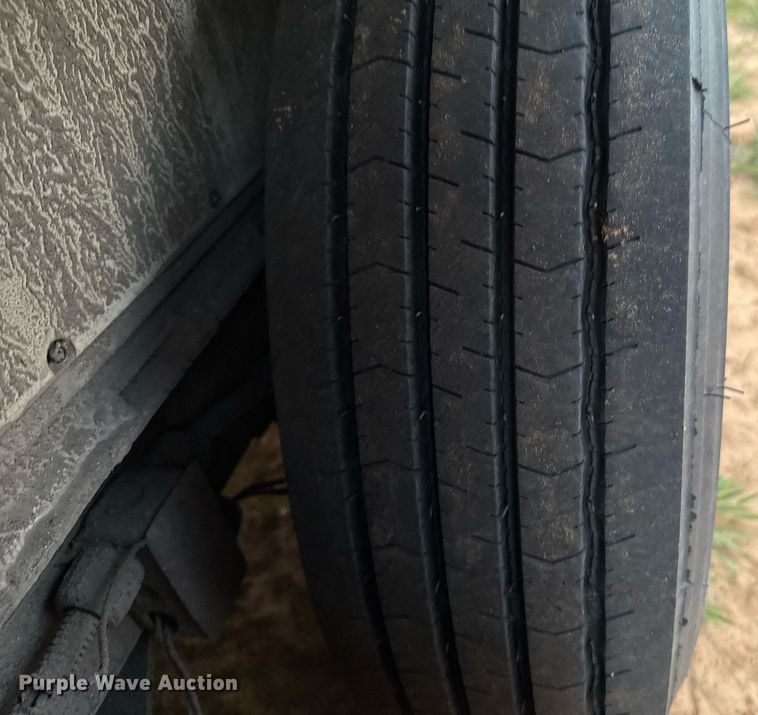 image for item EJ4555 2001 Sundowner horse trailer