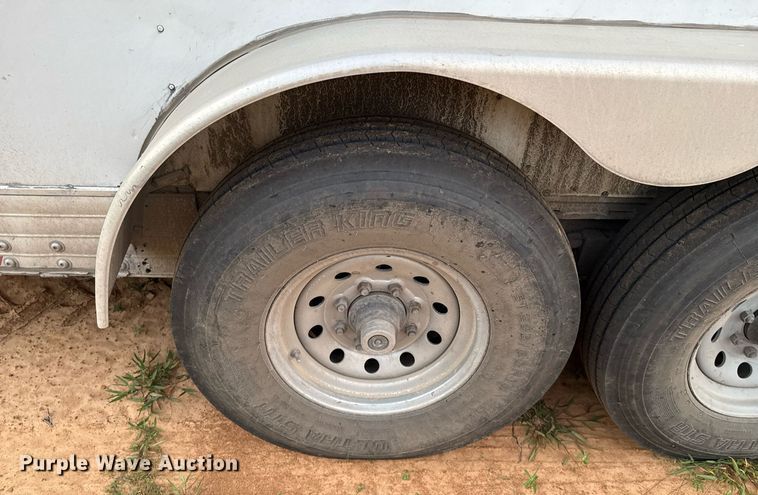 image for item EJ4555 2001 Sundowner horse trailer