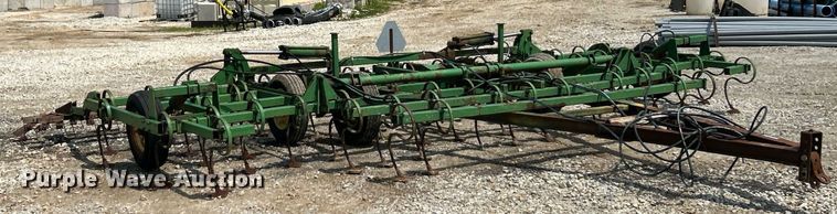 image for item EK8052 John Deere 940 field cultivator
