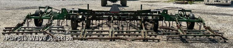 image for item EK8052 John Deere 940 field cultivator