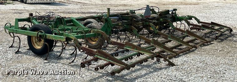 image for item EK8052 John Deere 940 field cultivator