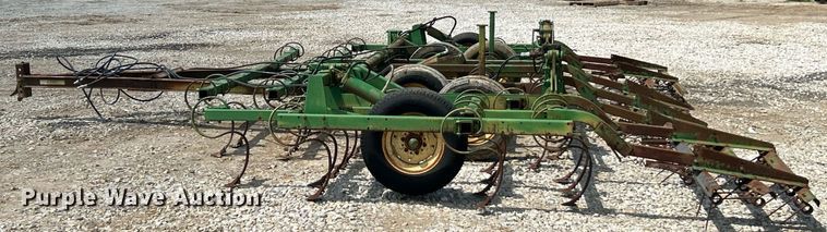 image for item EK8052 John Deere 940 field cultivator