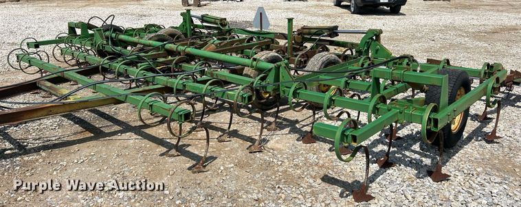 image for item EK8052 John Deere 940 field cultivator