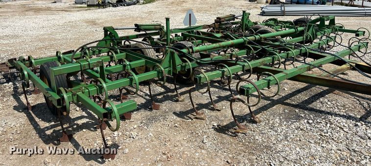 image for item EK8052 John Deere 940 field cultivator