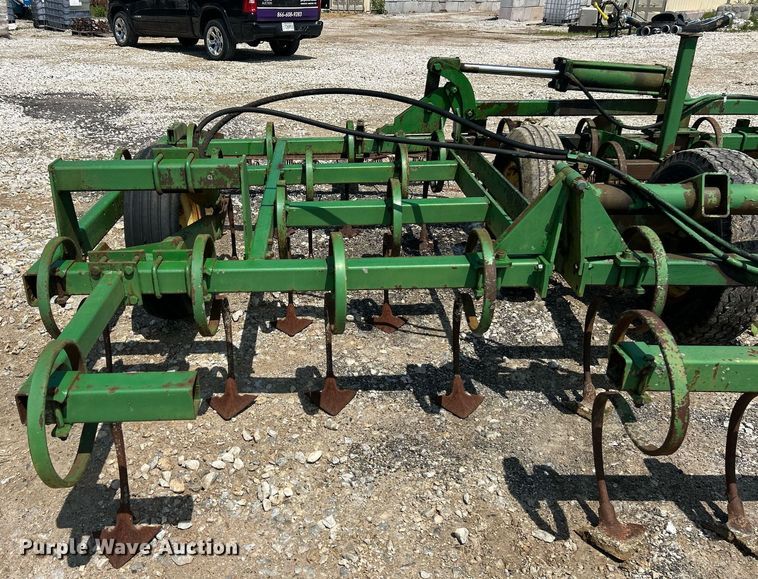 image for item EK8052 John Deere 940 field cultivator