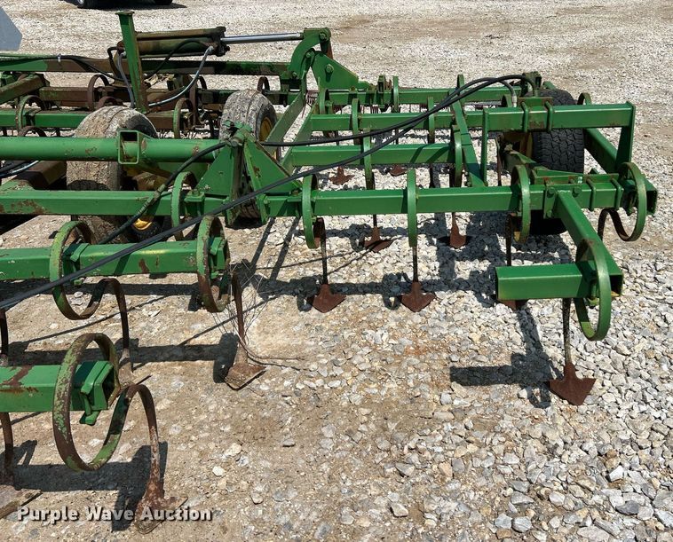 image for item EK8052 John Deere 940 field cultivator