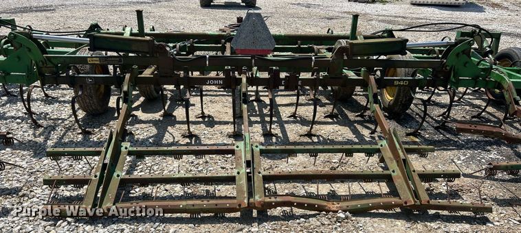 image for item EK8052 John Deere 940 field cultivator