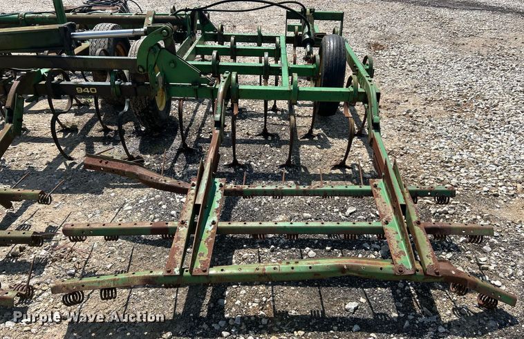 image for item EK8052 John Deere 940 field cultivator