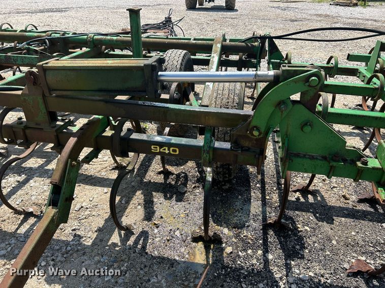 image for item EK8052 John Deere 940 field cultivator