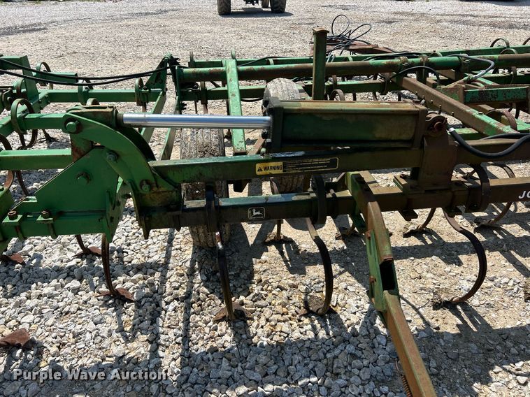 image for item EK8052 John Deere 940 field cultivator