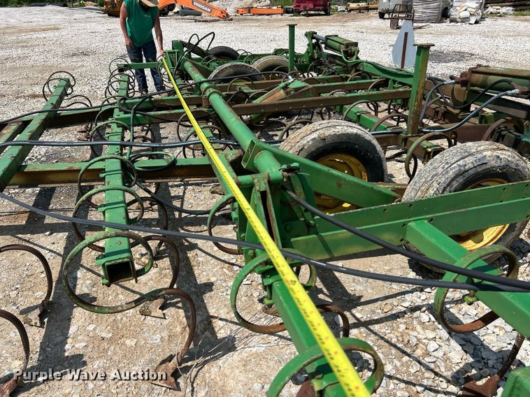 image for item EK8052 John Deere 940 field cultivator