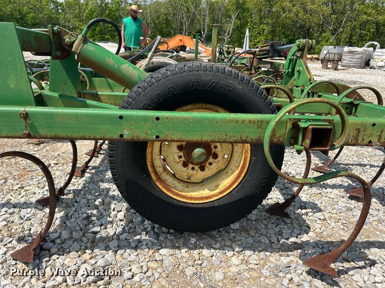 image for item EK8052 John Deere 940 field cultivator