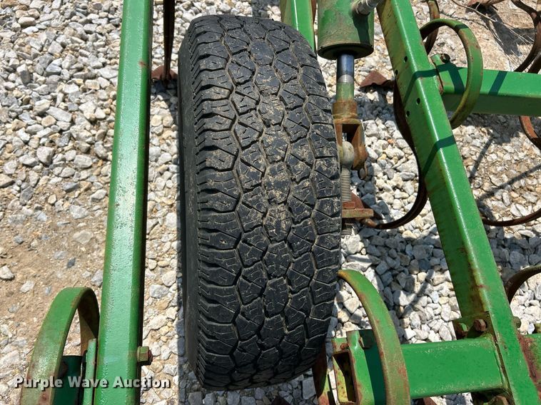 image for item EK8052 John Deere 940 field cultivator