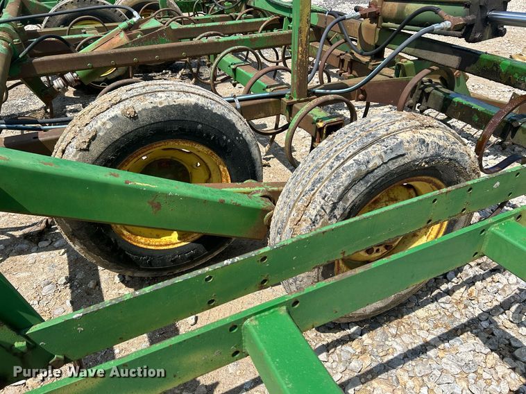 image for item EK8052 John Deere 940 field cultivator