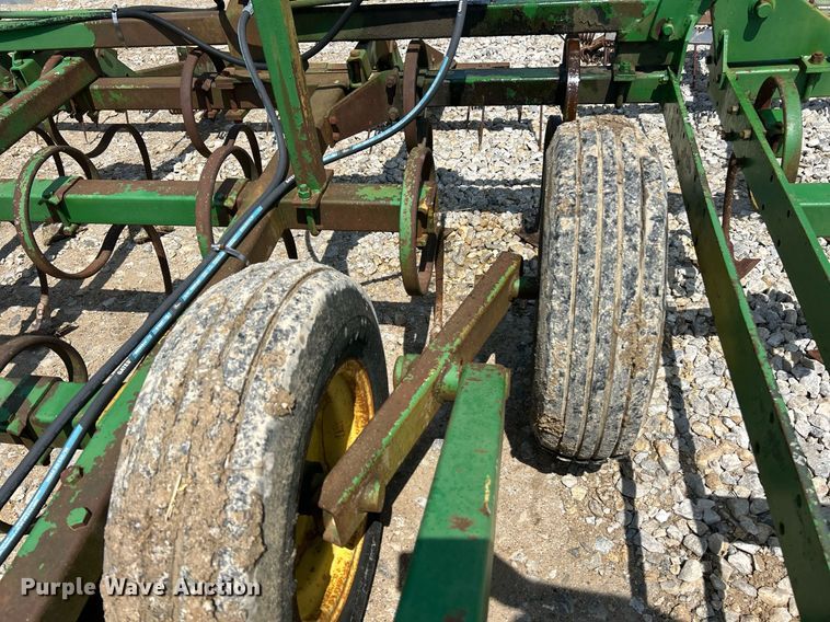 image for item EK8052 John Deere 940 field cultivator