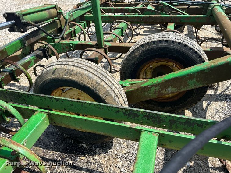 image for item EK8052 John Deere 940 field cultivator