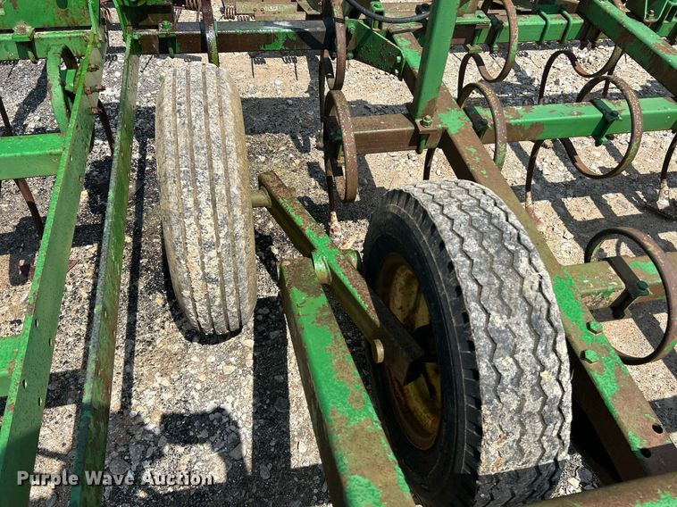 image for item EK8052 John Deere 940 field cultivator