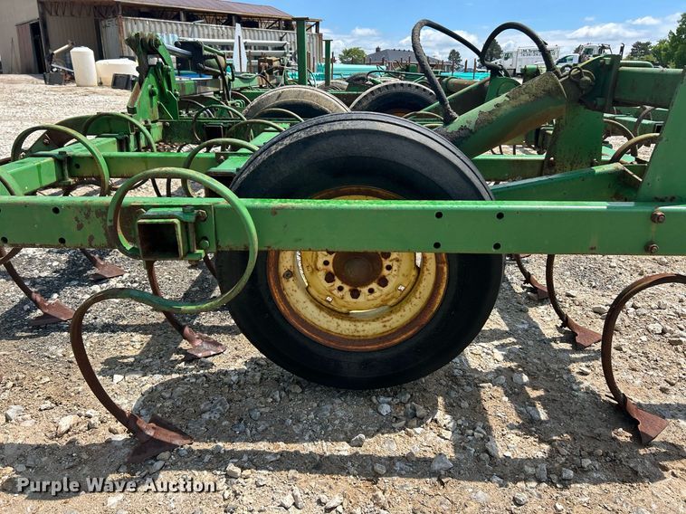 image for item EK8052 John Deere 940 field cultivator