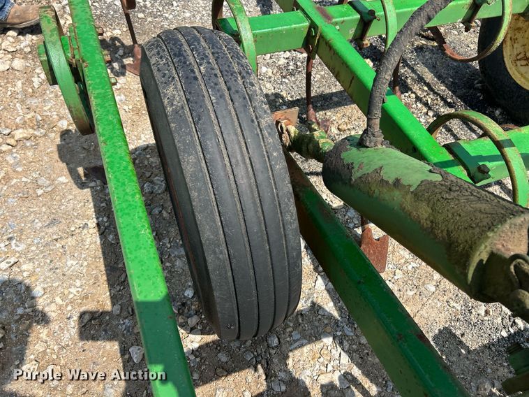 image for item EK8052 John Deere 940 field cultivator