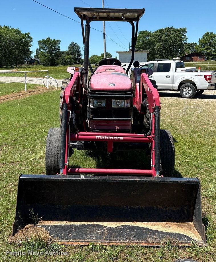 image for item EL2089 2017 Mahindra 5570 tractor