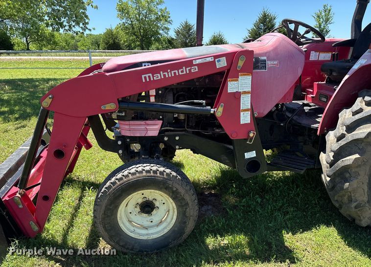 image for item EL2089 2017 Mahindra 5570 tractor