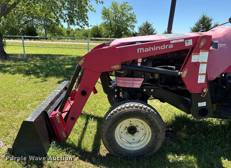 image for item EL2089 2017 Mahindra 5570 tractor