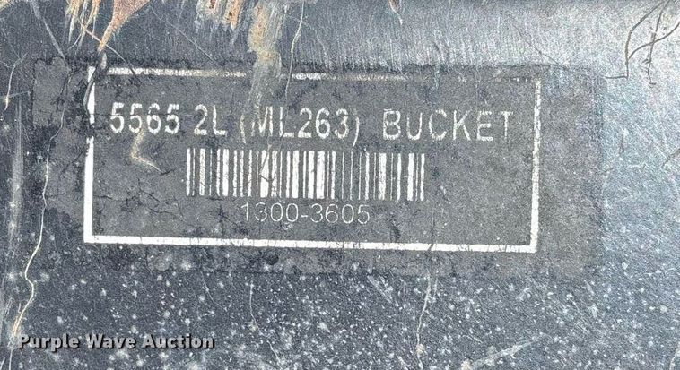 image for item EL2089 2017 Mahindra 5570 tractor