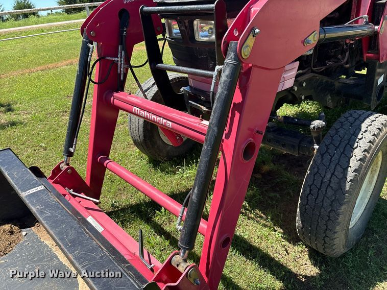 image for item EL2089 2017 Mahindra 5570 tractor