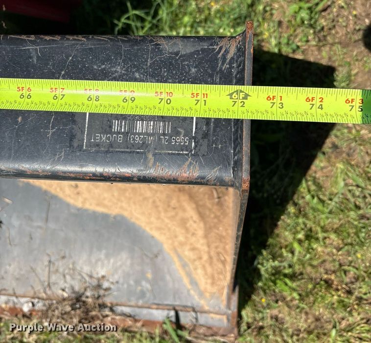 image for item EL2089 2017 Mahindra 5570 tractor