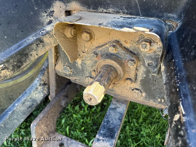 image for item EL2089 2017 Mahindra 5570 tractor