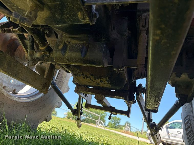 image for item EL2089 2017 Mahindra 5570 tractor