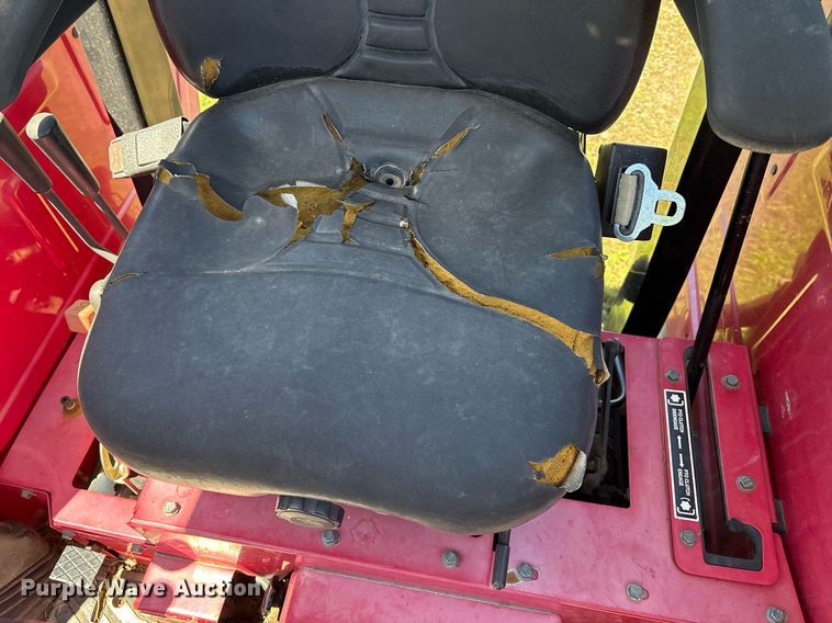 image for item EL2089 2017 Mahindra 5570 tractor