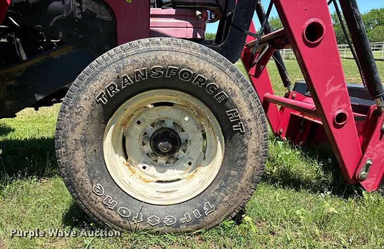 image for item EL2089 2017 Mahindra 5570 tractor