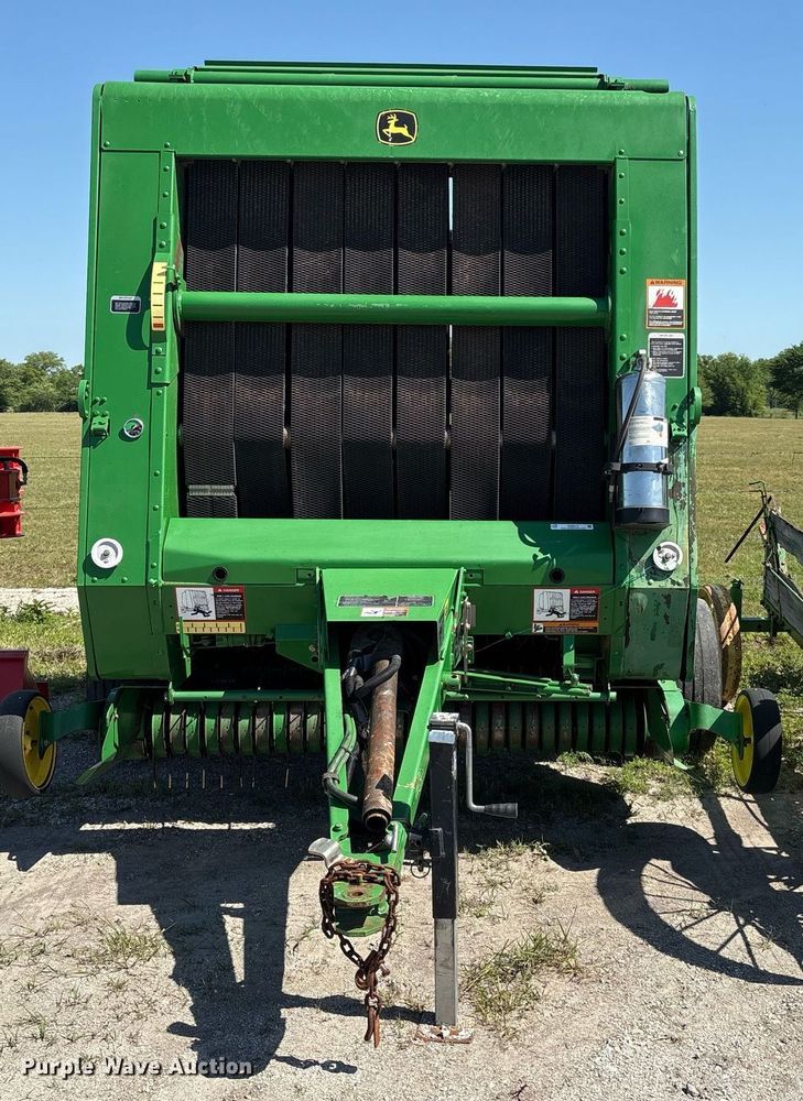 image for item EM2513 2007 John Deere 567 round baler