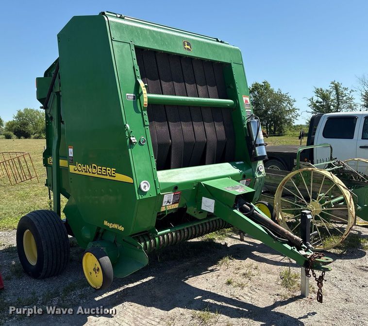 image for item EM2513 2007 John Deere 567 round baler