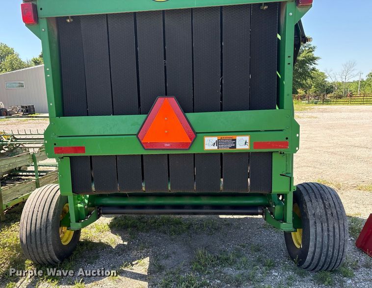 image for item EM2513 2007 John Deere 567 round baler