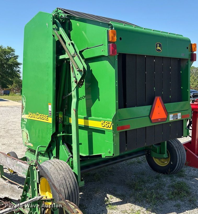 image for item EM2513 2007 John Deere 567 round baler