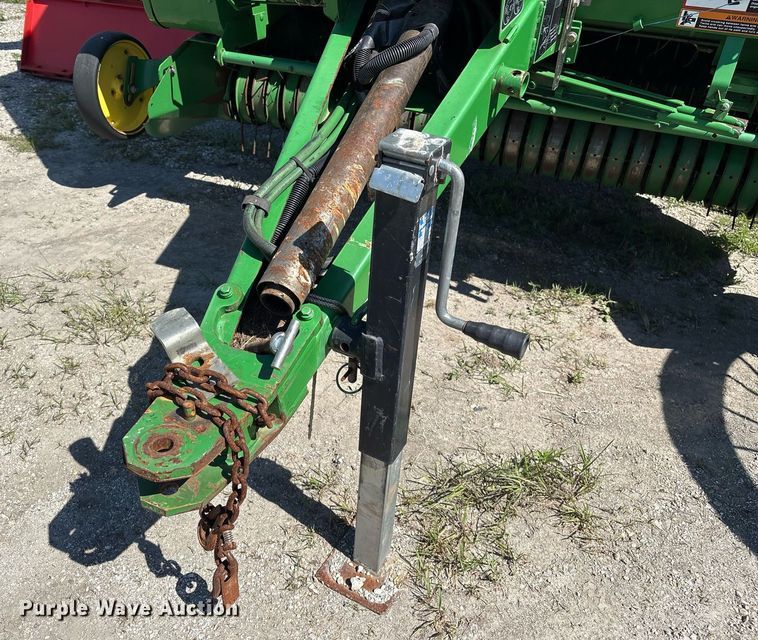 image for item EM2513 2007 John Deere 567 round baler