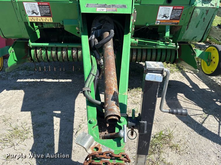 image for item EM2513 2007 John Deere 567 round baler