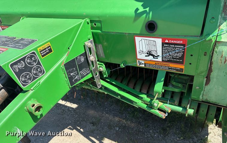image for item EM2513 2007 John Deere 567 round baler