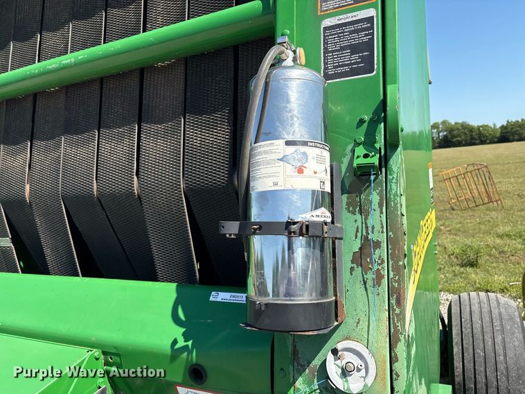 image for item EM2513 2007 John Deere 567 round baler