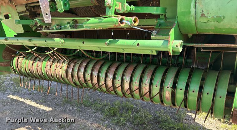 image for item EM2513 2007 John Deere 567 round baler