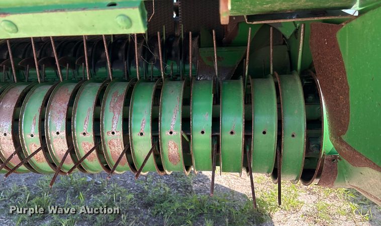 image for item EM2513 2007 John Deere 567 round baler