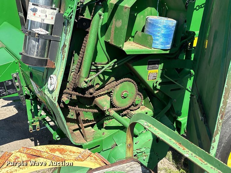 image for item EM2513 2007 John Deere 567 round baler