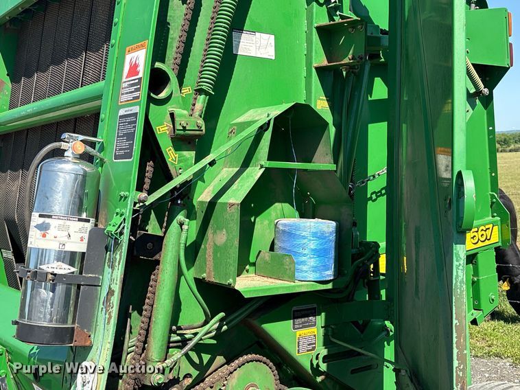 image for item EM2513 2007 John Deere 567 round baler